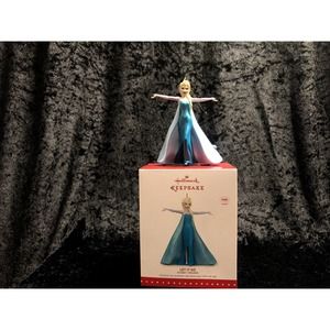 Hallmark 2015 Disney Frozen “Let It Go” Elsa Magic Sound Ornament